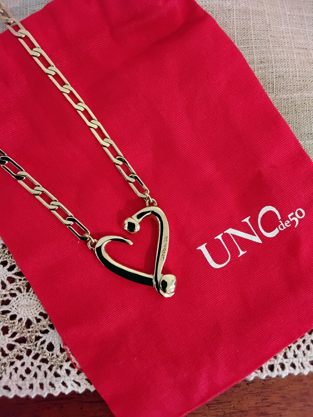 Beautiful UNO de 50 Gold Heart Pendant Necklace - Gold